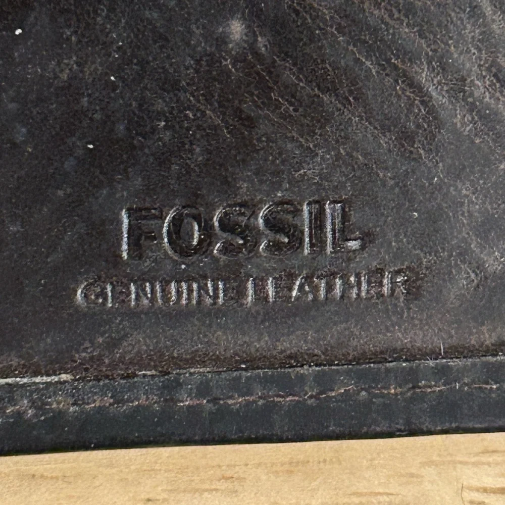 Fossil Alabama Crimson Tide wallet. Dark Leather with  Brass Accent